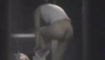 تظهر الحارقة دي جي لينا قبالة ثدييها المنتفخة في الأماكن العامة مقابل زوج من افلام سكس كرتون محارم الدولارات