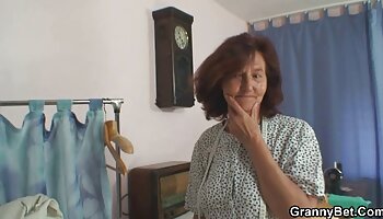 تأثيري ألينا لي مارس سكس محارم اجنبي مترجم عربي الجنس في الهواء الطلق العميق